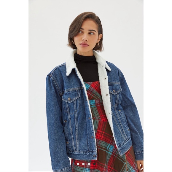 Urban Outfitters Jackets & Blazers - Levi’s ex-boyfriend Sherpa trucker jean jacket